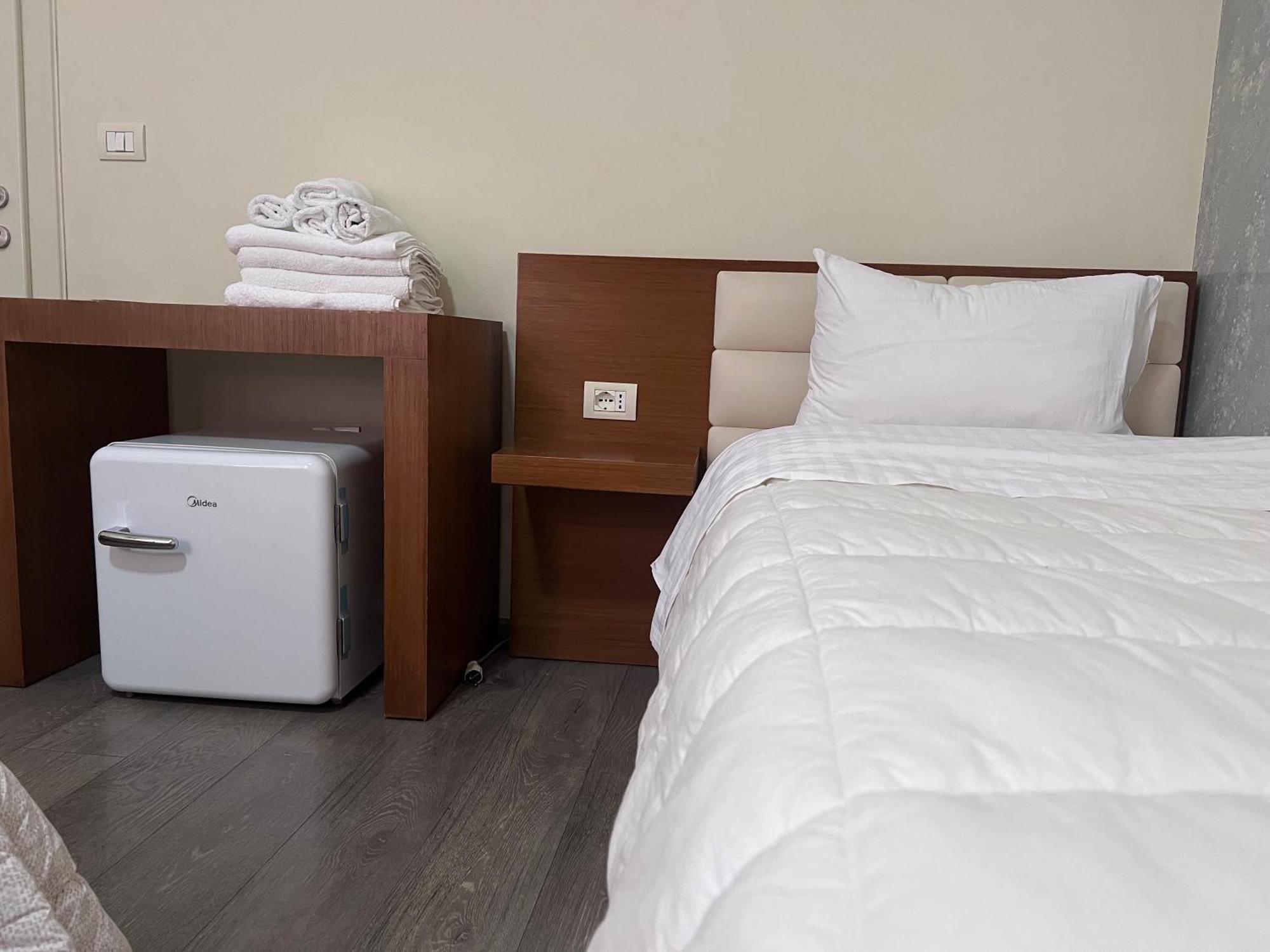Bobi Hotel Шкодер Екстер'єр фото