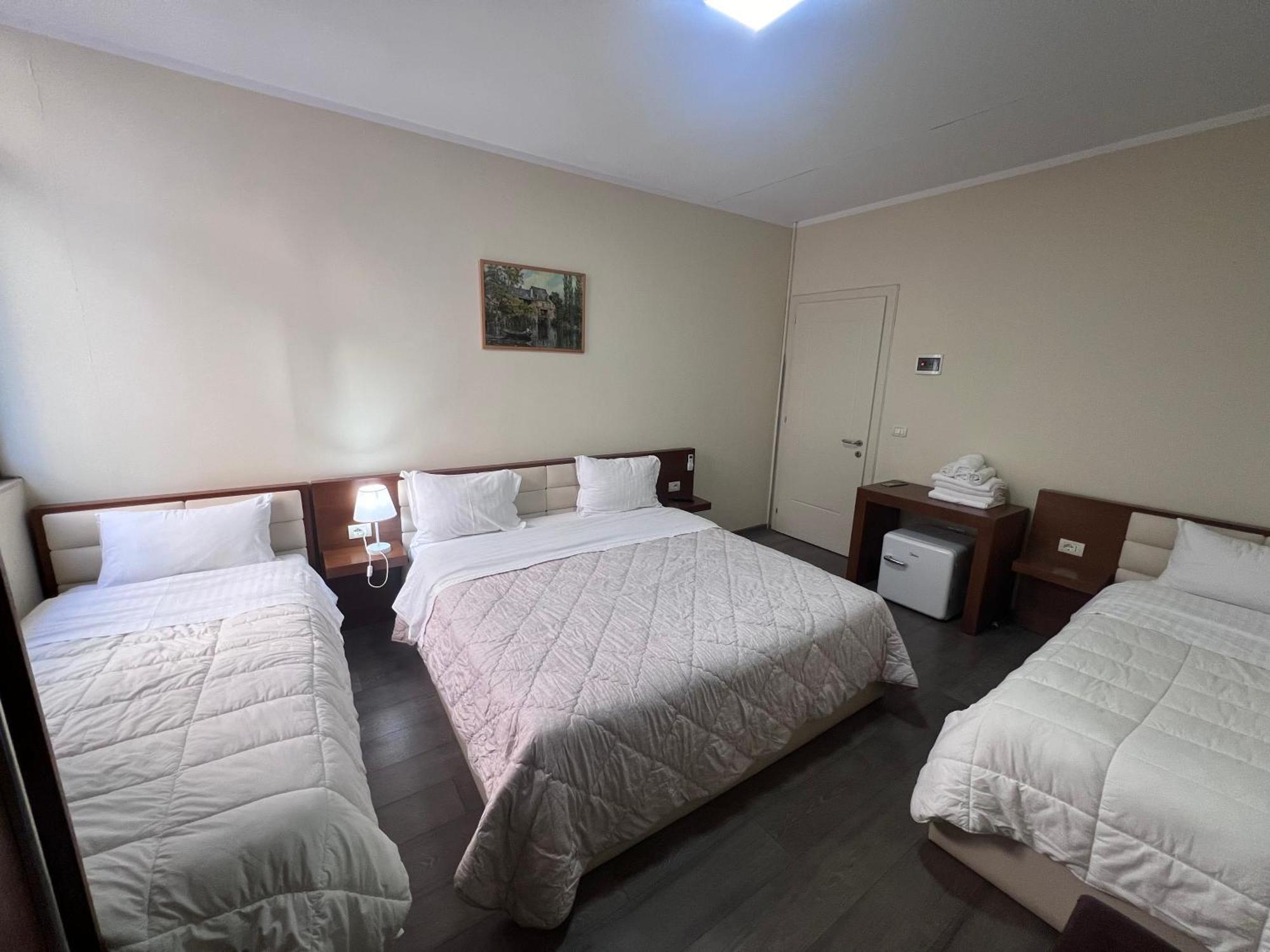 Bobi Hotel Шкодер Екстер'єр фото