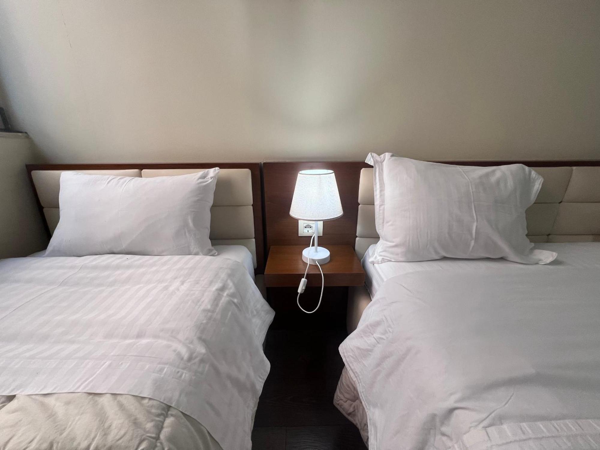 Bobi Hotel Шкодер Екстер'єр фото