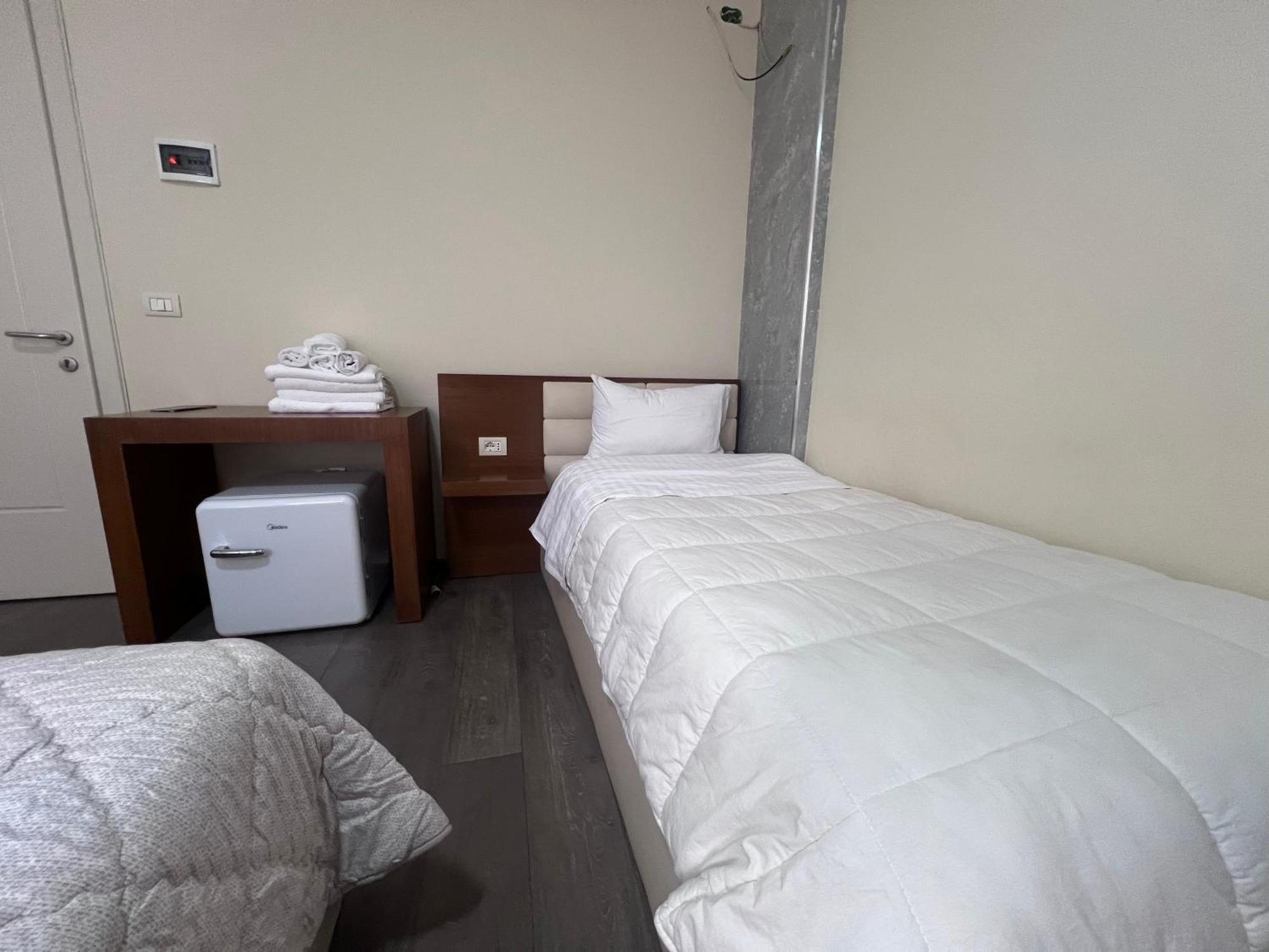Bobi Hotel Шкодер Екстер'єр фото