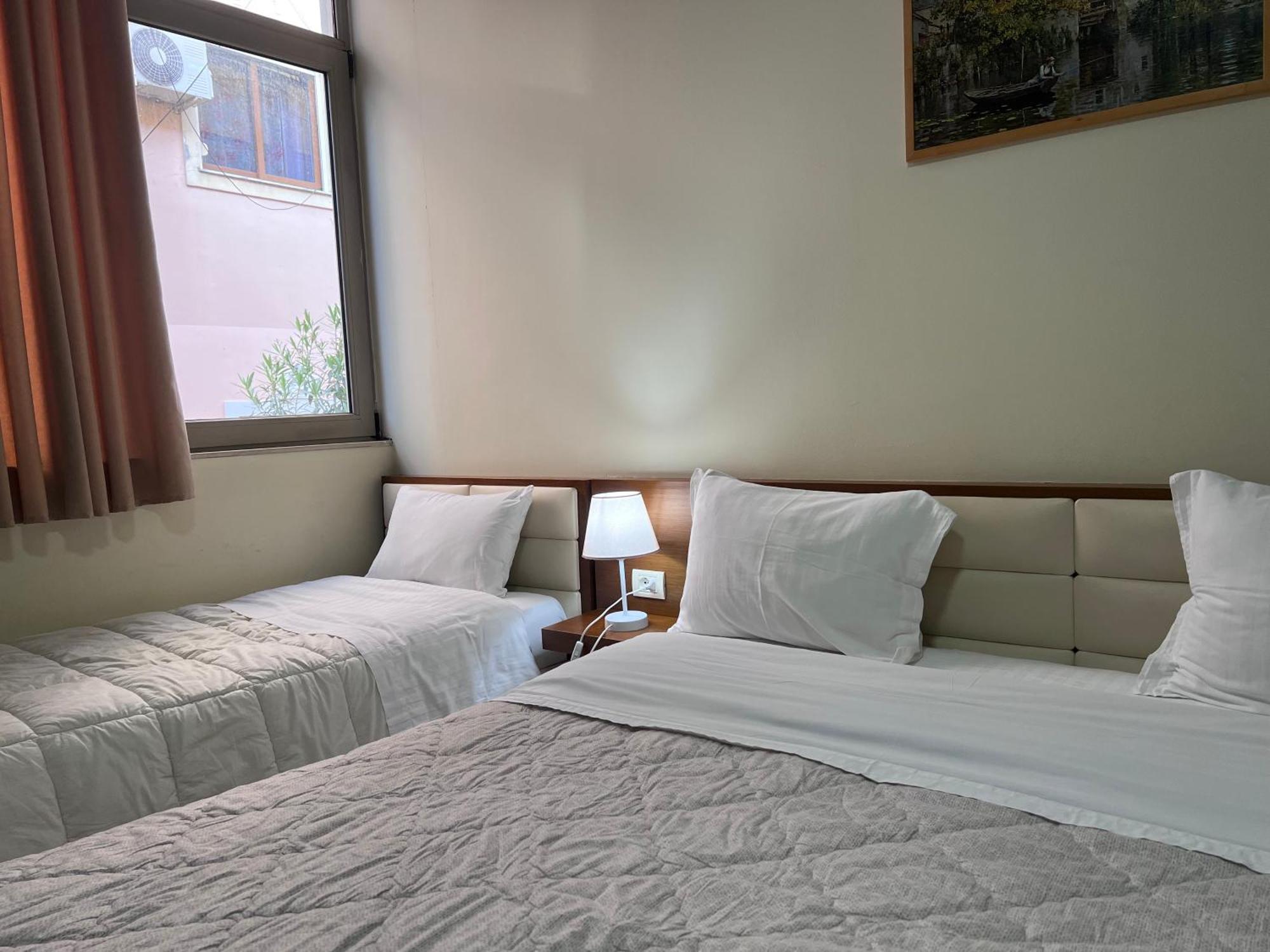 Bobi Hotel Шкодер Екстер'єр фото