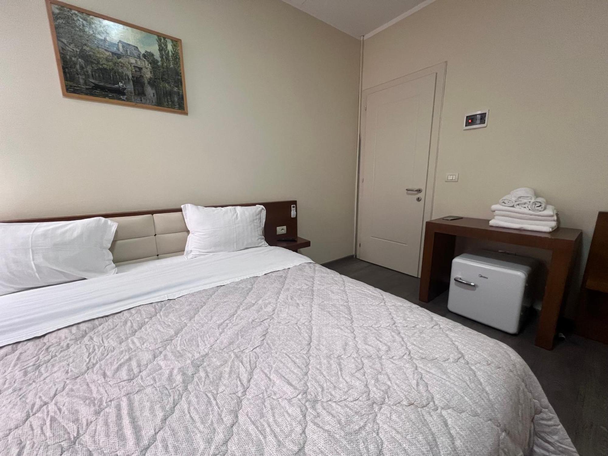 Bobi Hotel Шкодер Екстер'єр фото