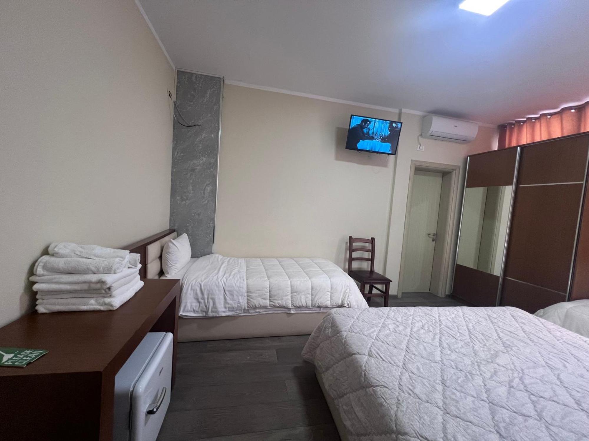 Bobi Hotel Шкодер Екстер'єр фото
