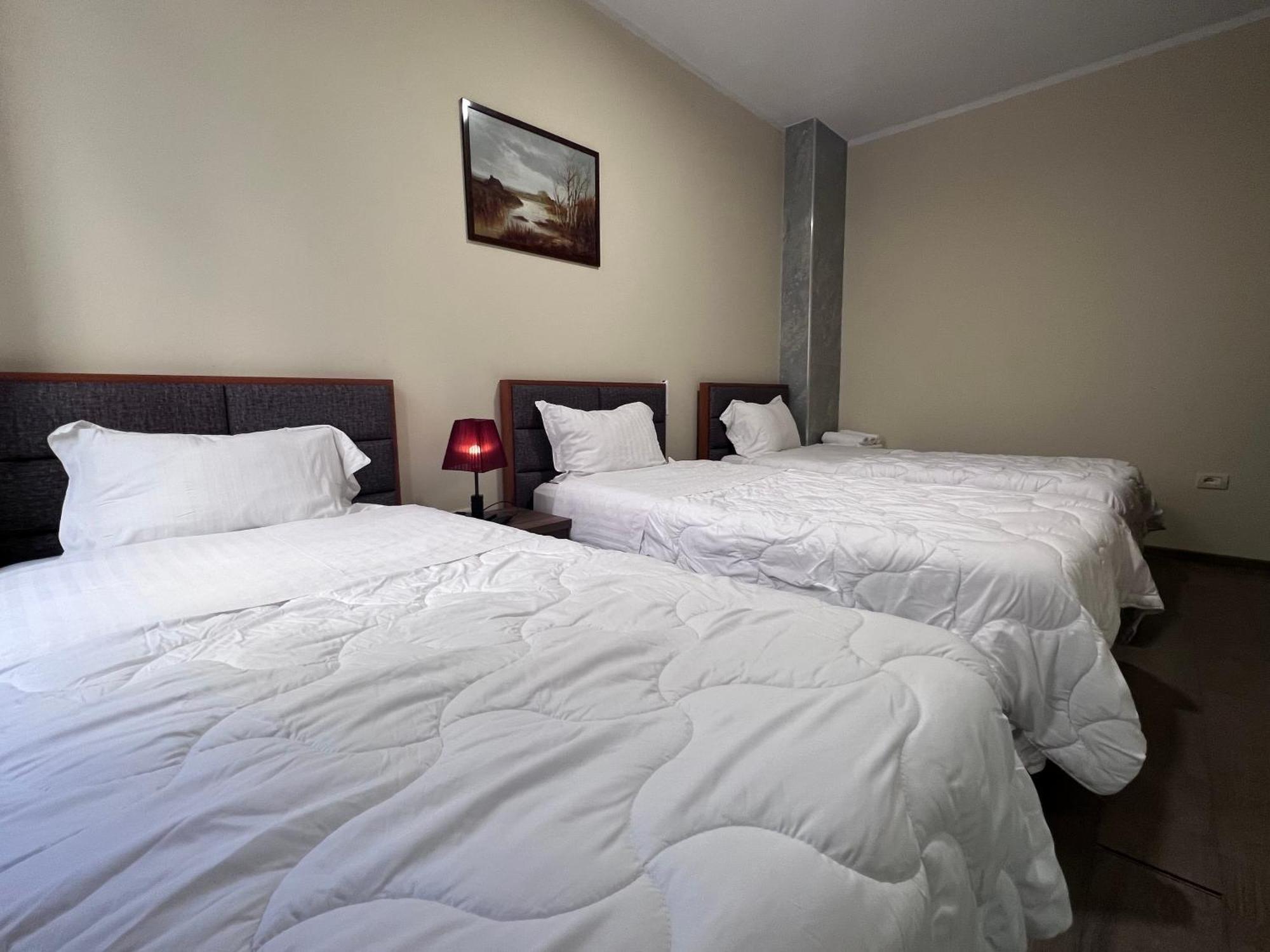 Bobi Hotel Шкодер Екстер'єр фото